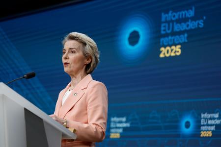 Ursula von der Leyen will Spielräume in den EU-Schuldenregeln ausschöpfen, um mehr Verteidigungsausgaben zu ermöglichen.