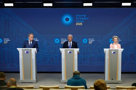 Zum Abschluss des Gipfels gab es eine gemeinsame Dreier-Pressekonferenz.