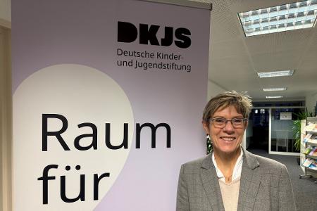 Kramp-Karrenbauer verfolgt nach wie vor die aktuelle Politik.