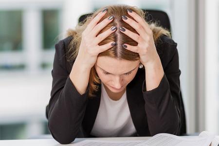 Wenn nichts mehr geht: Ein Burnout kann sich durch unterschiedliche Beschwerden bemerkbar machen. Wenn nichts mehr geht: Ein Burnout kann sich durch unterschiedliche Beschwerden bemerkbar machen.