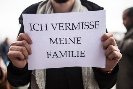 Seit Jahren fordern Flüchtlingsräte und Pro Asyl einen uneingeschränkten Familiennachzug zu allen Flüchtlingen, auch zu Menschen, die nur einen eingeschränkten Schutzstatus haben. (Archivbild)