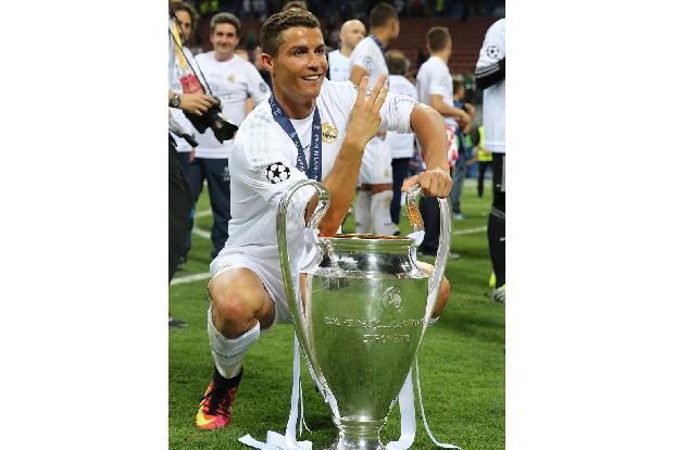 Nächster Königsklassen-Triumph - 2016 sichert sich Ronaldo in einem packenden Madrid-Derby gegen Atlético den dritten Henkelpott seiner Karriere. In dieser Saison wird der Portugiese mit 16 Treffern Champions-League-Torschützenkönig. Im selben Sommer gibt's noch mal Silberware ...