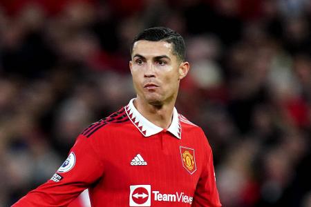 Rückkehr ins Old Trafford - Manchester United holt im Sommer 2021 seinen verlorenen Sohn zurück ins Old Trafford. Immerhin 24 Tore in 39 Pflichtspielen gelangen dem inzwischen etwas in die Jahre gekommenen Portugiesen, der inzwischen nur noch als Mittelstürmer aufläuft. In der Königsklasse ist mit United schon im Achtelfinale Schluss, in der Liga werden CR7 und Co. nur Sechster.