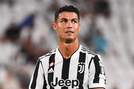 Wechsel zu Juventus - Der Transfer des Jahres 2018 ist perfekt: Cristiano Ronaldo verlässt Real Madrid und wechselt für 117 Mio. Euro zu Juventus Turin. Der Vierjahresvertrag des Superstars bringt ihm rund 120 Millionen Euro ein - und macht ihn zu einem der bestbezahlten Sportler aller Zeiten.