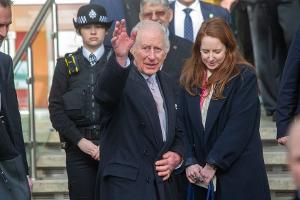 König Charles III. zeigt sich ein Jahr nach Krebsdiagnose in London