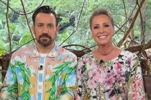 Dschungelcamp-Outfits von Sonja Zietlow und Jan Köppen unterm Hammer