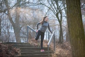 Von Outfit bis Aufwärmen: 4 Tipps fürs Laufen im Winter