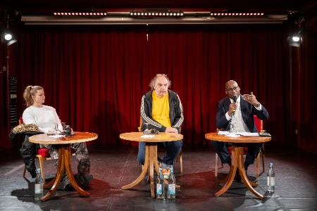 Kultursenator Joe Chialo stellte die neue Personalie in der Volksbühne vor.