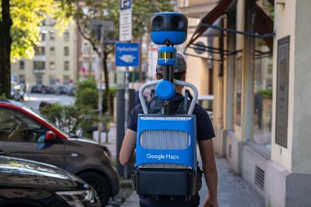 Bei der Erfassung der Daten und Bilder für Google Maps hat Google nicht nur auf Kameraautos und Fußgänger gesetzt, sondern auch auf Schneemobile, Boote, Schafe, Kamele und sogar Pfadfindergruppen.