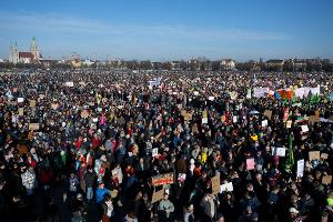 Mehrere Hunderttausend Menschen bei Demos gegen rechts