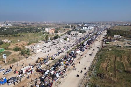 Über den teilweise vom israelischen Militär geräumten Nezarim-Korridor gingen schon bisher hunderttausende Palästnenser in die Städte von Nord-Gaza zurück. (Archivbild)