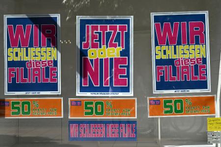 Der Modekonzern Esprit meldete im Sommer 2024 Insolvenz für sein Europageschäft an. Bis Anfang des Jahres schlossen alle Filialen in Deutschland. Der Modekonzern Esprit meldete im Sommer 2024 Insolvenz für sein Europageschäft an. Bis Anfang des Jahres schlossen alle Filialen in Deutschland.