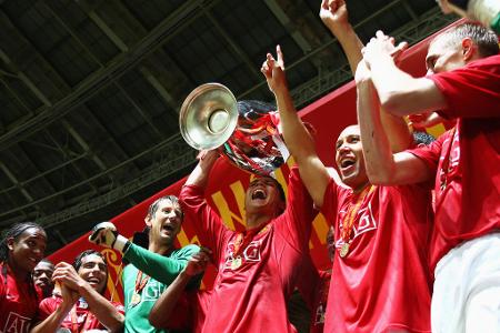 Erster Titel in der Königsklasse - Mit United holt Ronaldo unter anderem den FA Cup 2004, die Meisterschaften 2007, 2008 und 2009 und natürlich die Champions League im Jahr 2008.