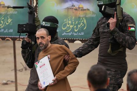 Die islamistische Hamas hat angekündigt, sie wolle die nächste Freilassung israelischer Geiseln auf unbestimmte Zeit verschieben. Die islamistische Hamas hat angekündigt, sie wolle die nächste Freilassung israelischer Geiseln auf unbestimmte Zeit verschieben.