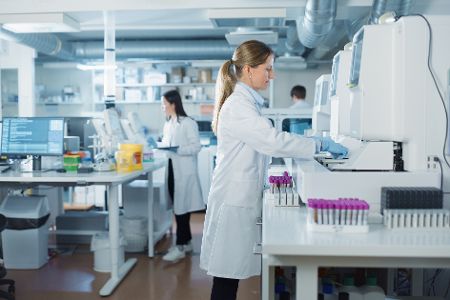 Medizinisches Labor, in dem geforscht wird