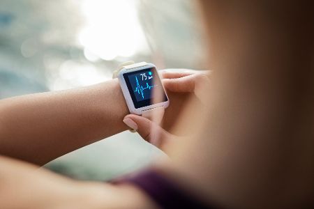 Digitale Smartuhr misst Pulsfrequenz