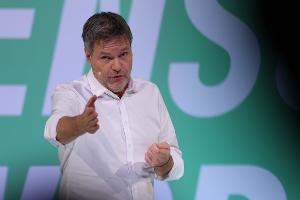 Habeck will einen "Nationalen Bildungspakt" mit den Ländern und setzt außerdem auf KI. 