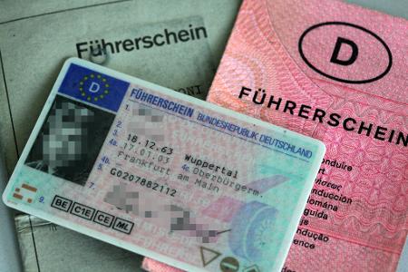 Bis ein digitaler Führerschein kommt, könnte es noch dauern (Archivbild). Bis ein digitaler Führerschein kommt, könnte es noch dauern (Archivbild).