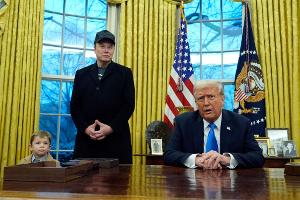 Atemlos durch die Welt - Trumps Methode der Nachrichtenflut