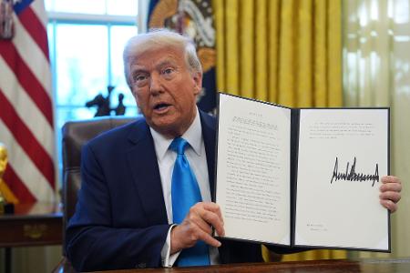 Trump wird nicht müde, immer neue Anordnungen zu unterzeichnen. (Archivbild)
