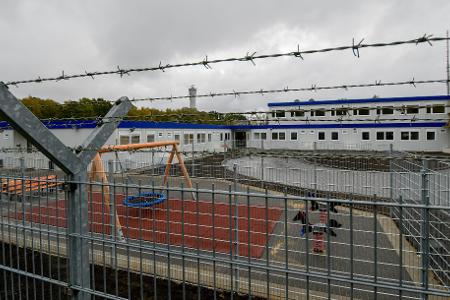 Mit dem sogenannten Rückführungsverbesserungsgesetz wurde im vergangenen Jahr die Höchstdauer des Ausreisegewahrsams von bislang 10 Tagen auf 28 Tage verlängert.