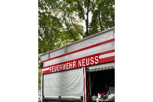 Schwerer Verkehrsunfall mit Lkw | Feuerwehr befreit Radfahrerin