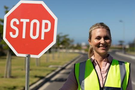 Achtung, Warnweste: Viele Modelle fallen im Test durch