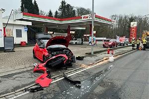 Beim Einfahren in den fließenden Verkehr verunfallt - Wülfrath - 2502056