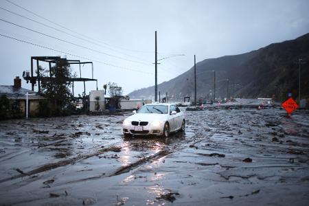 Ein heftiges Unwetter hat in der US-Metropole Los Angeles für Überschwemmungen gesorgt. Ein heftiges Unwetter hat in der US-Metropole Los Angeles für Überschwemmungen gesorgt.