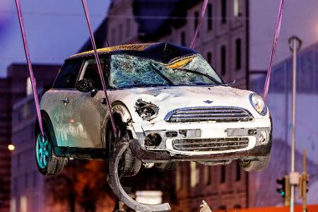 Das Auto des Täters wurde abtransportiert.