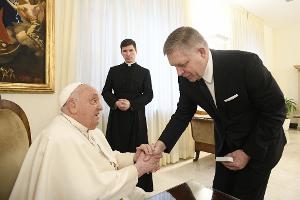 Sorge um den Papst: Franziskus im Krankenhaus