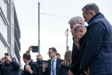 Scholz besucht den Tatort.