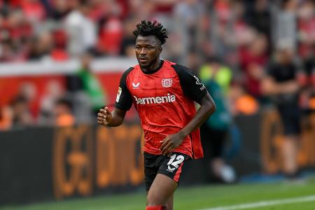 Edmond Tapsoba - Note: 2,5 - Schloss ähnlich wie Tah meist schnell die Lücken, war auch im eigenen Ballbesitz viel in Bewegung. Überspielte mit seinen Diagonalpässen ins Zentrum reihenweise das Pressing der Münchner.