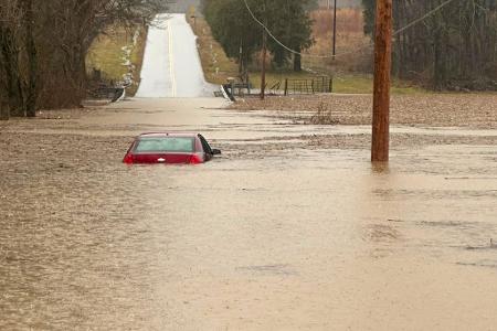 Bei schweren Überflutungen in Kentucky kamen mindestens acht Menschen ums Leben. Bei schweren Überflutungen in Kentucky kamen mindestens acht Menschen ums Leben.