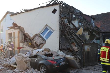Ein Einfamilienhaus in Stutensee bei Karlsruhe ist nach einer Explosion eingestürzt.