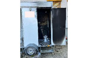 Brand eines Toilettenanhängers - Polizei sucht Zeugen