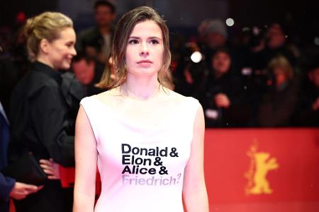 Luisa Neubauer sorgte mit einem politischen Statement auf ihrem Kleid für Aufsehen. 