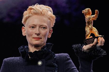 Tilda Swinton wird für ihr Lebenswerk geehrt.