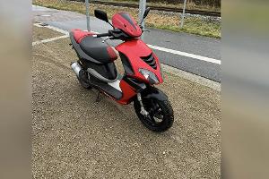 Motorroller gestohlen - Polizei sucht Zeugen