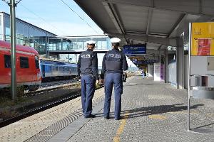18-Jähriger attackiert Gleichaltrigen mit einer Glasflasche
