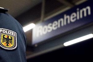 Nach lautem Handy-Telefonat festgenommen / Junge Frau widersetzt sich Festnahme am Bahnsteig gewaltsam
