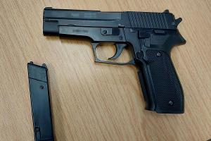 Mann lief mit täuschend echt aussehender Waffe durch Hauptbahnhof