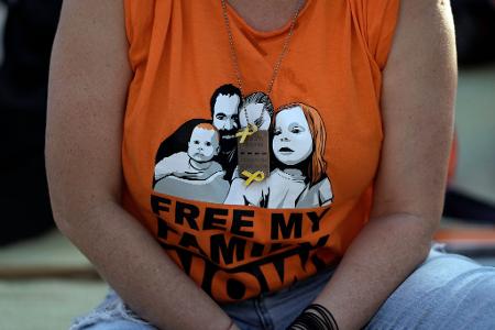 T-Shirt mit Bibas-Familie. (Archivbild)