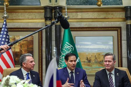 US-Außenminister Marco Rubio (M), der nationale Sicherheitsberater Mike Waltz (r) und der US-Nahostbeauftragte Steve Witkoff in Riad. US-Außenminister Marco Rubio (M), der nationale Sicherheitsberater Mike Waltz (r) und der US-Nahostbeauftragte Steve Witkoff in Riad.