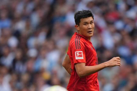 Minjae Kim - Note: 5,0 - Lief in der nervösen Anfangsphase viel hinterher, weil die Kollegen um ihn herum unfassbare Fehler machten. Später unterliefen auch ihm unfassbare Aussetzer. Vor dem Gegentor grätsche er als letzter Mann vorbei. Wenn er dort oben bleibt, passiert gar nichts.