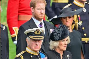 Ruiniert Prinz Harry den 80. Geburtstag von Königin Camilla?