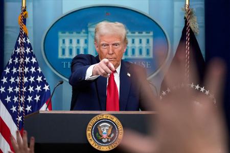 Trump zeigt derweil auf andere und bezeichnete zuletzt den ukrainischen Präsidenten als 