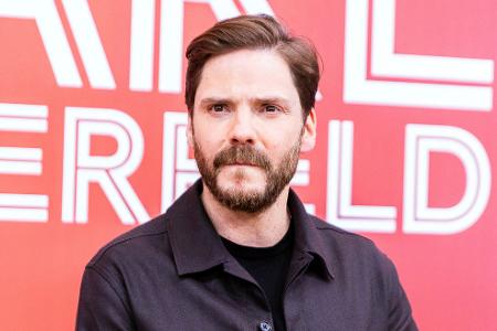 Der Schauspieler Daniel Brühl ist Unterzeichner eines offenen Briefs, der die gemeinsamen Abstimmungen der CDU mit der AfD im Bundestag als Tabubruch anprangert. (Archivbild)