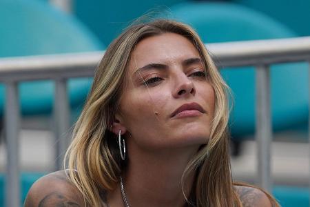 Sophia Thomalla verließ die CDU nach langjähriger Parteimitgliedschaft, wird aber trotzdem ihr Wahlverhalten nicht ändern, denn Kanzlerkandidat Friedrich Merz sagt ihr zu: 