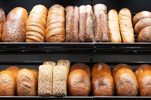 Bäckerei-Verkäufer schlägt seinem Kollegen ins Gesicht